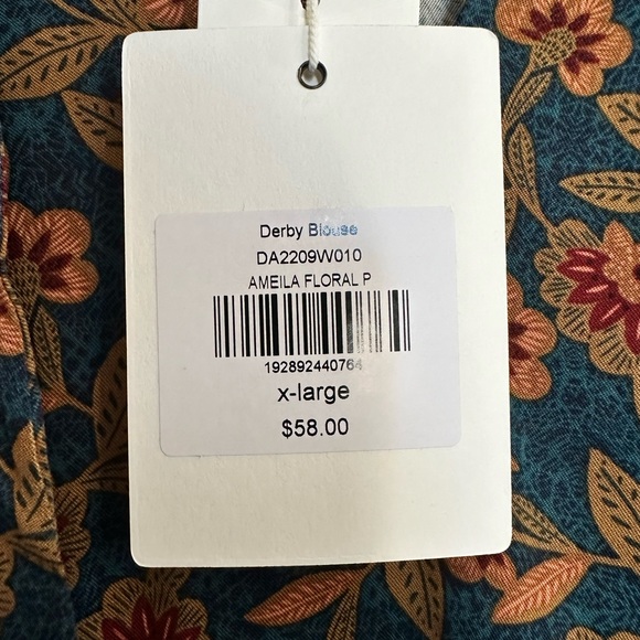 Downeast Derby Blouse in Amelia Floral P - Picture 5 of 8